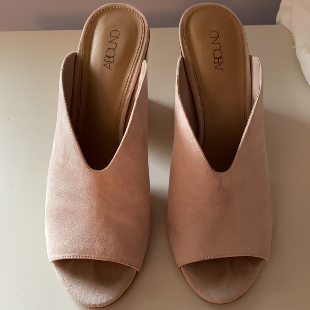 ABOUND HEELS! - Picture 2 of 7